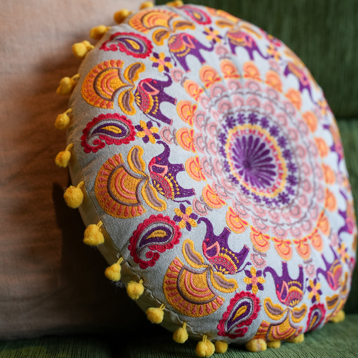 Coussin brodé Éléphant Mandala