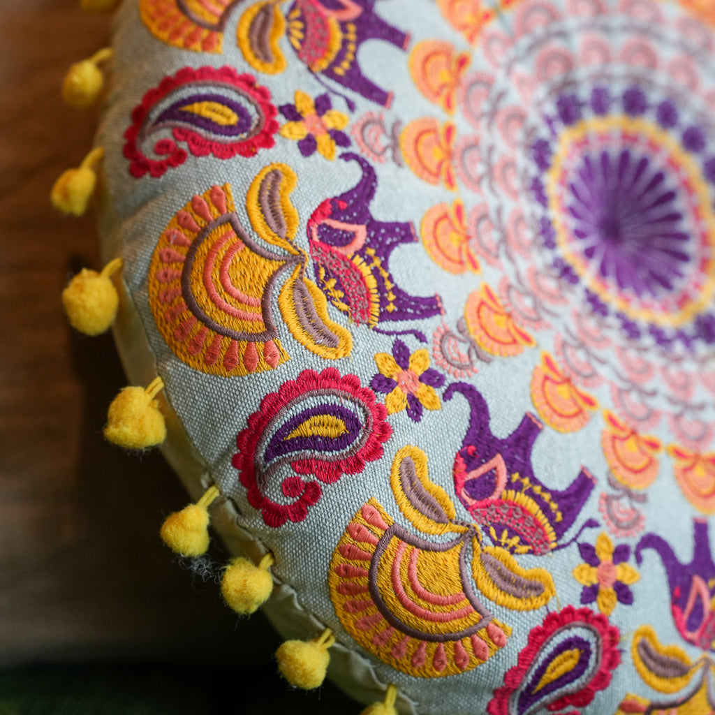 Coussin brodé Éléphant Mandala