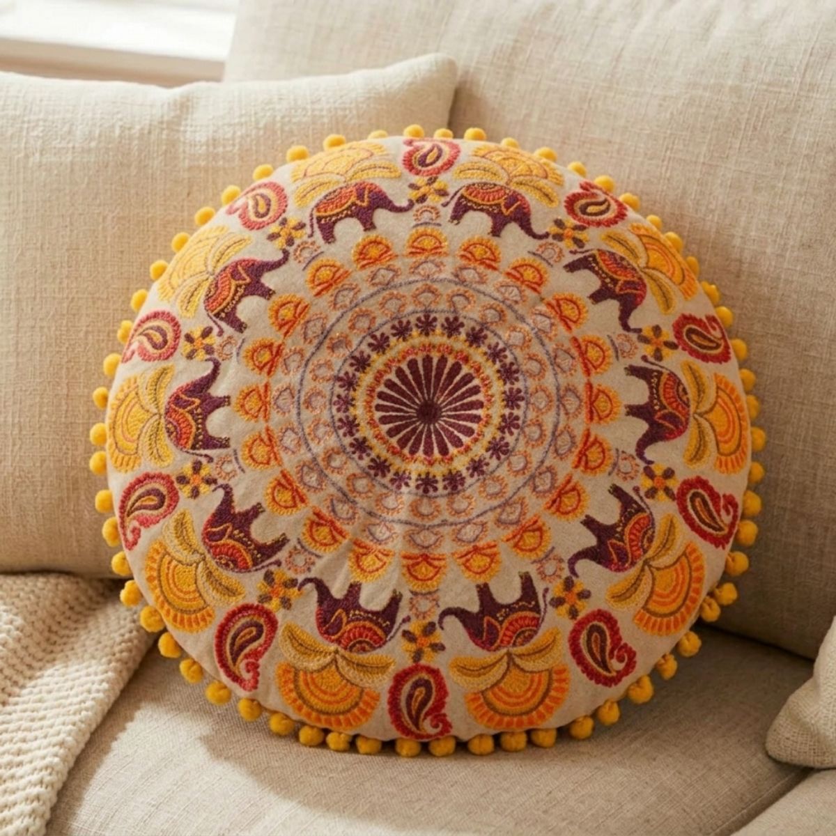 Coussin brodé Éléphant Mandala