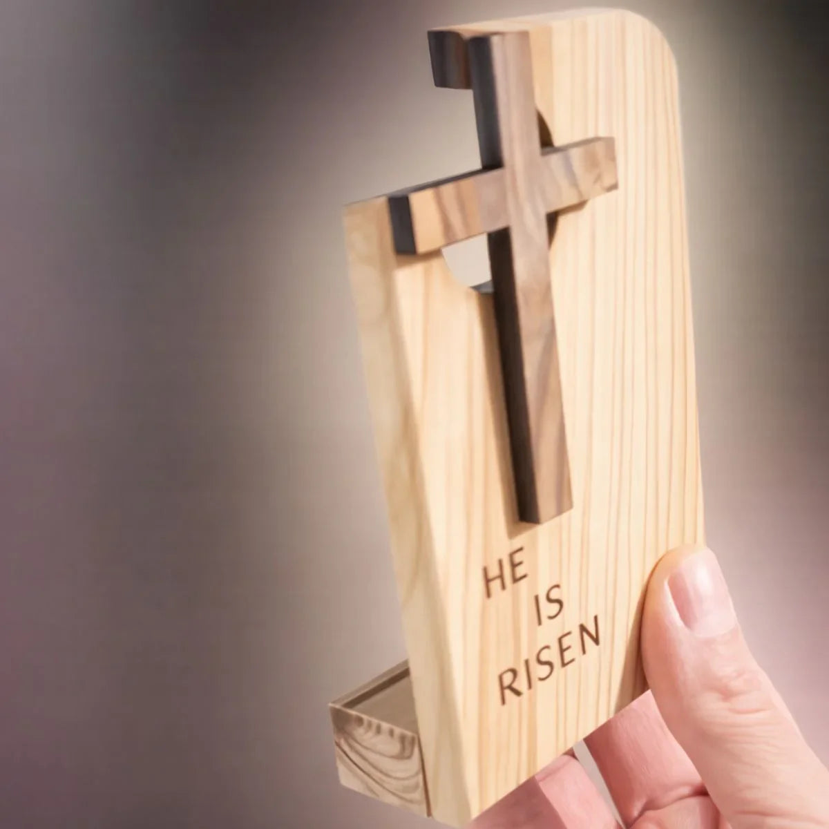 Plaque debout « Il est ressuscité » en bois d'olivier