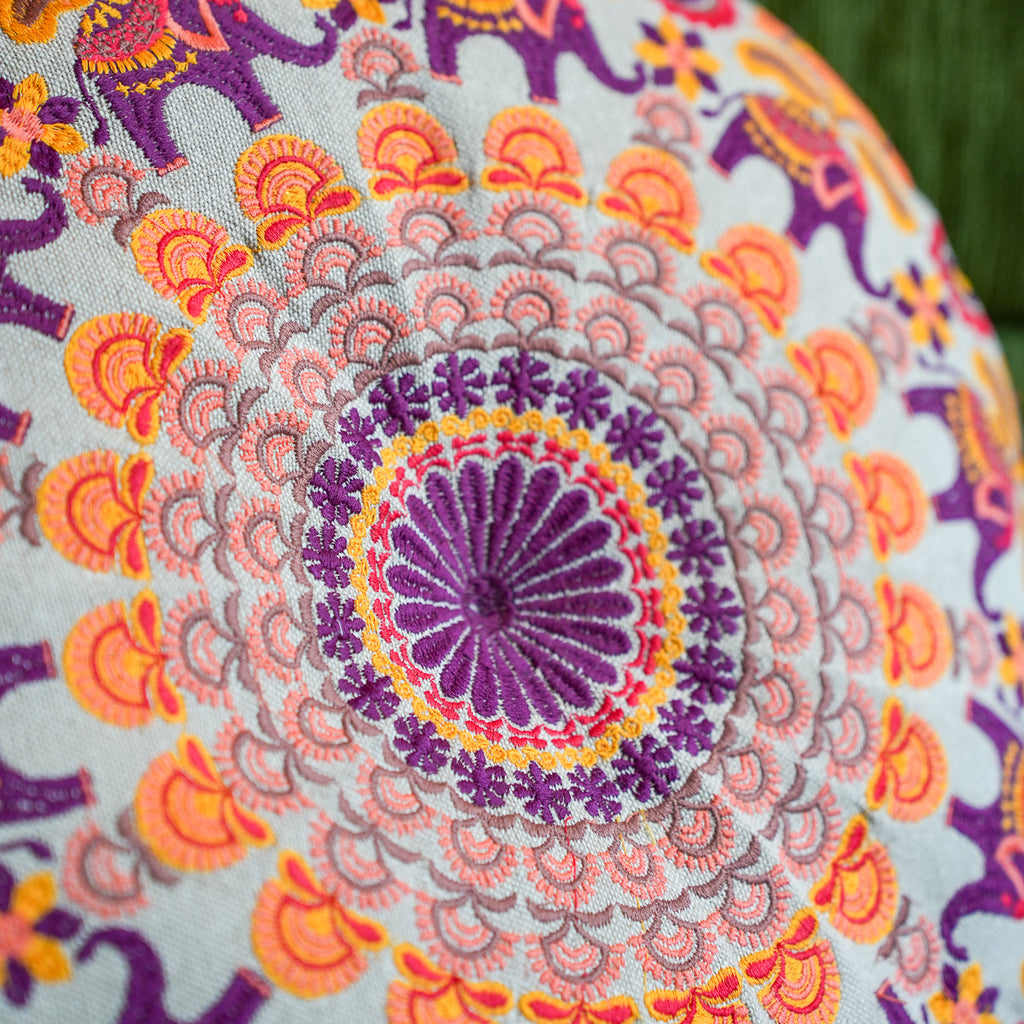Coussin brodé Éléphant Mandala